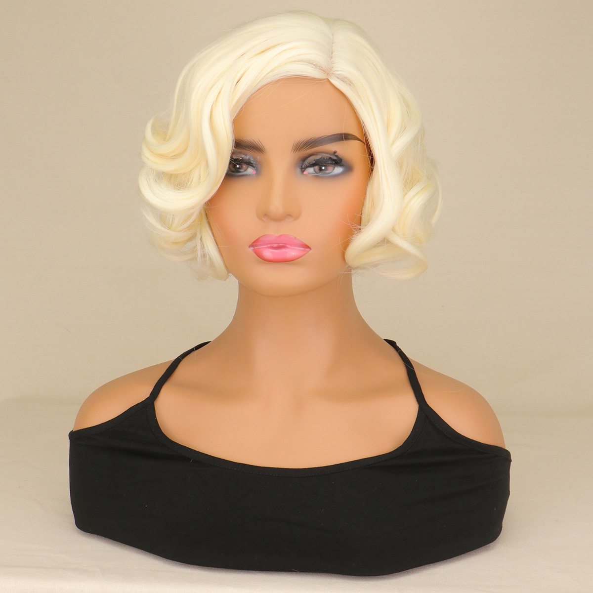Women'S Accessories In The 60S - Parrucche Sintetiche Corte e Riccioline Bionde