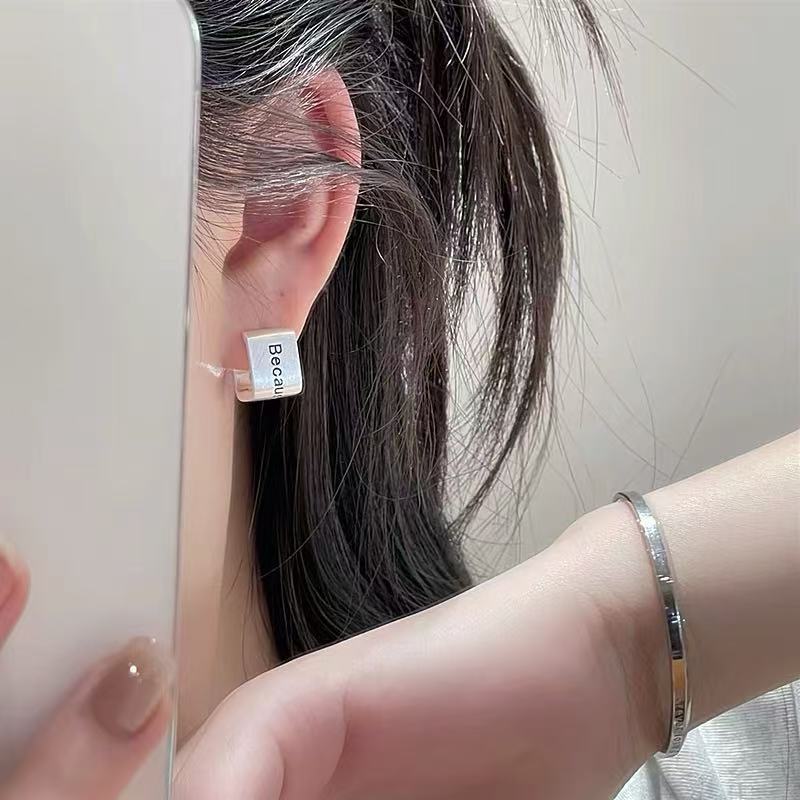 Fibbia per orecchio a forma di - Women Accessories In English recensione e prezzo