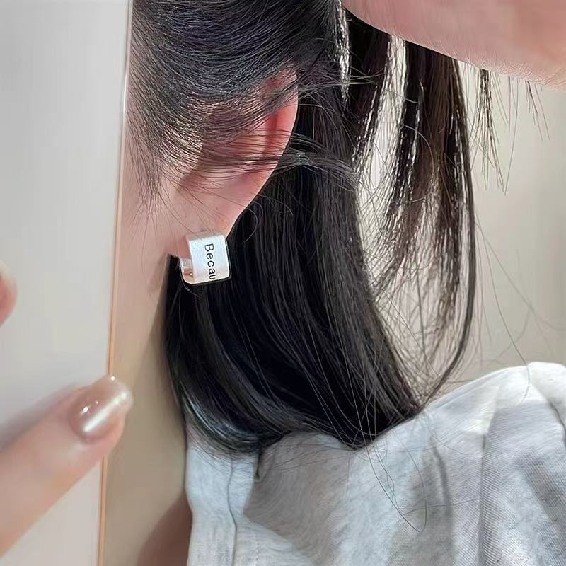 Fibbia per orecchio a forma di - Women Accessories In English recensione e prezzo