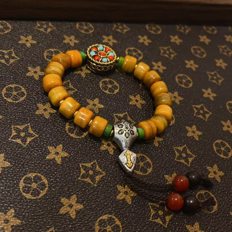 Braccialetti Nepal abbinati al - Women Accessories Nepal recensione e prezzo