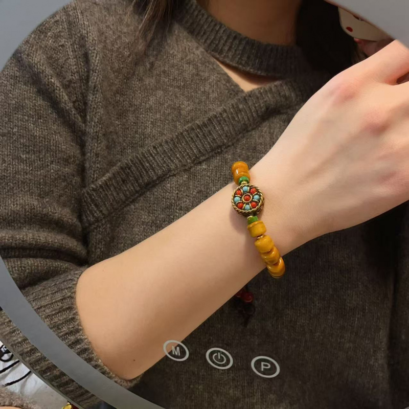 Braccialetti Nepal abbinati al - Women Accessories Nepal recensione e prezzo